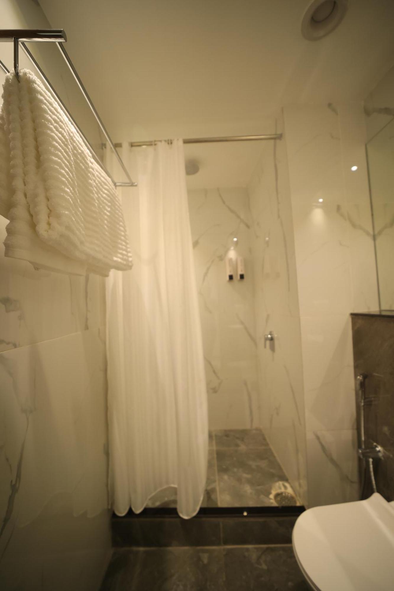 Hotel Marigold Bhuvanesvar Szoba fotó